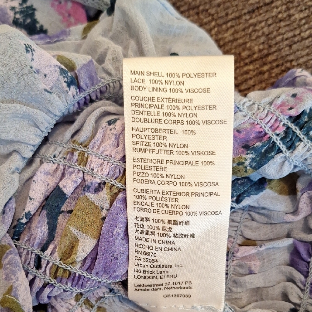 Free People Blue Floral Lace Blouse. Excellent Condition NWT Size Small - Picture 14 of 15